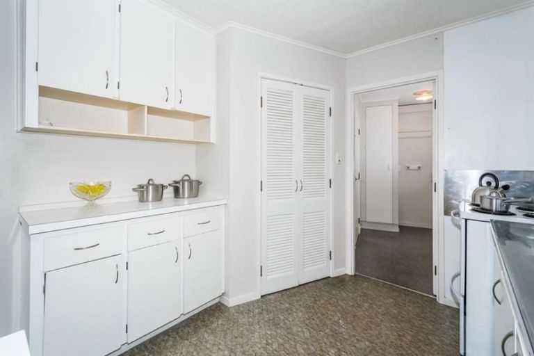 Photo of property in 4 St Catherine Crescent, West Harbour, Auckland, 0618