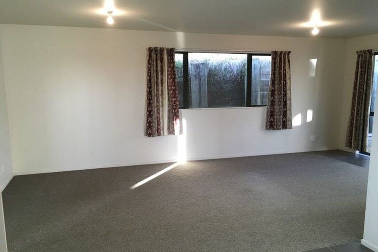 Photo of property in 302 Triangle Road, Massey, Auckland, 0614