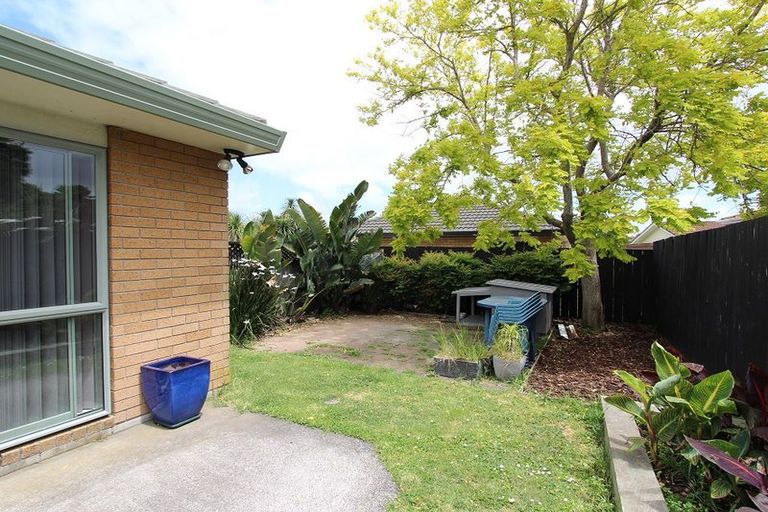 Photo of property in 16 Rebecca Rise, Weymouth, Auckland, 2103