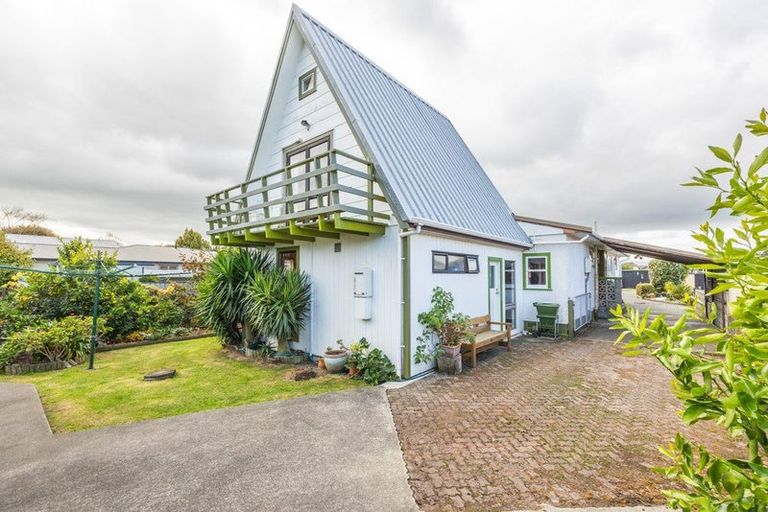 Photo of property in 14 Brightwater Terrace, Terrace End, Palmerston North, 4410