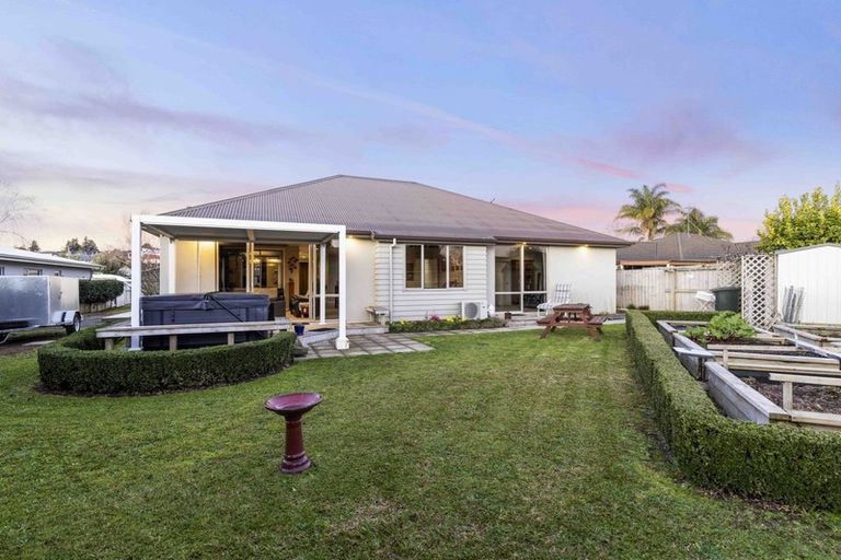 Photo of property in 17 Barrington Drive, Huntington, Hamilton, 3210