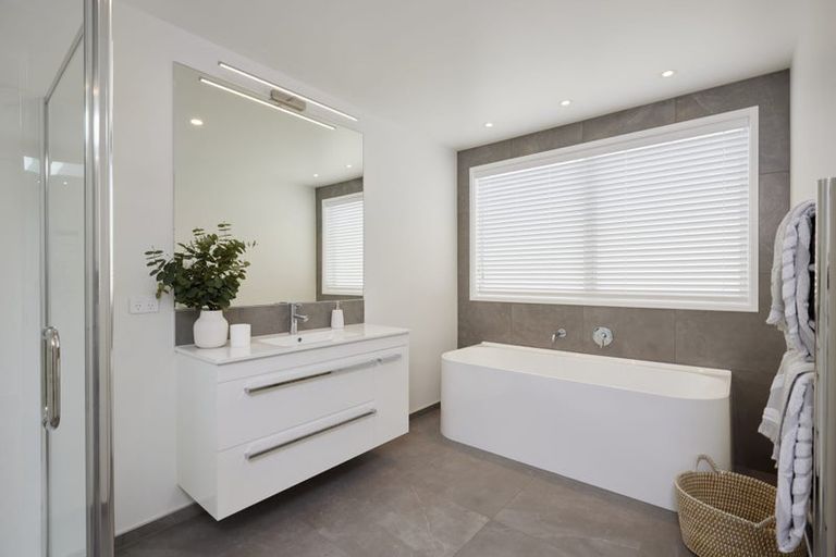 Photo of property in 38 Vintry Drive, Huapai, 0810