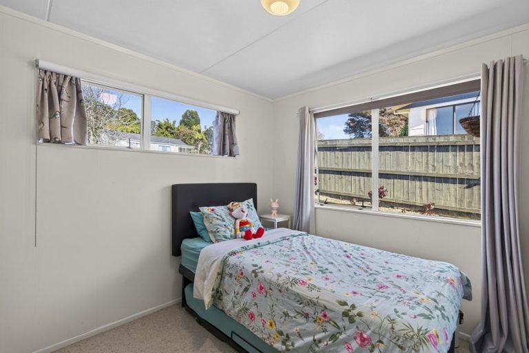 Photo of property in 35 Riversdale Drive, Merrilands, New Plymouth, 4312