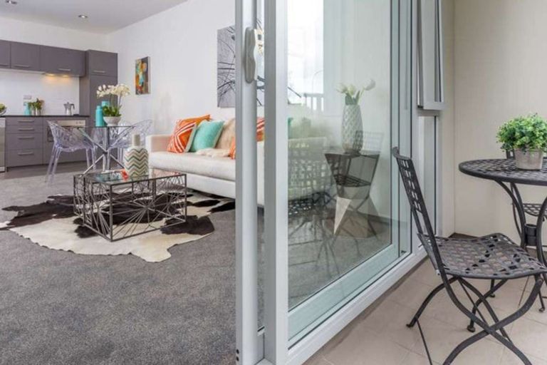 Photo of property in Shoal Haven Apartments, 212a/130 Anzac Street, Takapuna, Auckland, 0622