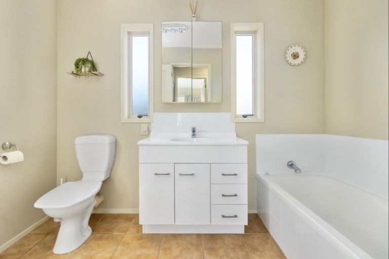 Photo of property in 25i Wellesley Road, Mangere Bridge, Auckland, 2022