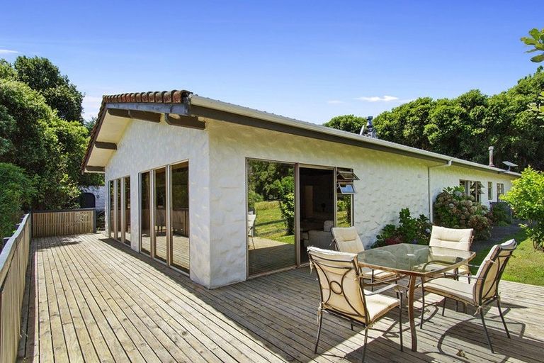 Photo of property in 18-20 Emerald Glen Road, Paekakariki, Paraparaumu, 5032