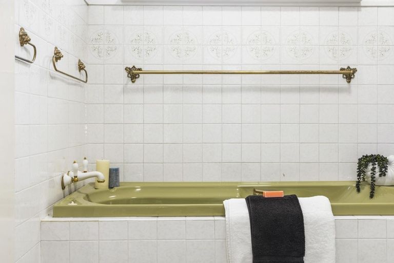 Photo of property in 112 Great South Road, Huntly, 3700