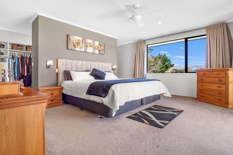 Photo of property in 8 Meadowview Close, Waiuku, 2123