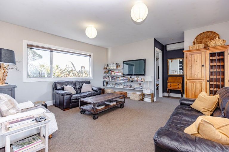 Photo of property in 104 White Rock Road, Martinborough, 5781