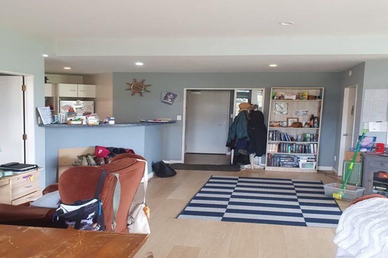 Photo of property in Grandstand Apartments, 4/80 Kent Terrace, Mount Victoria, Wellington, 6011