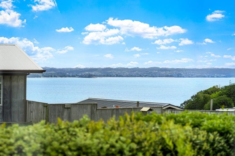 Photo of property in 1/4 Roberts Road, Matakatia, Whangaparaoa, 0930