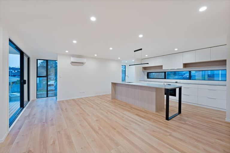 Photo of property in 64a Sungrove Rise, Sunnyvale, Auckland, 0612