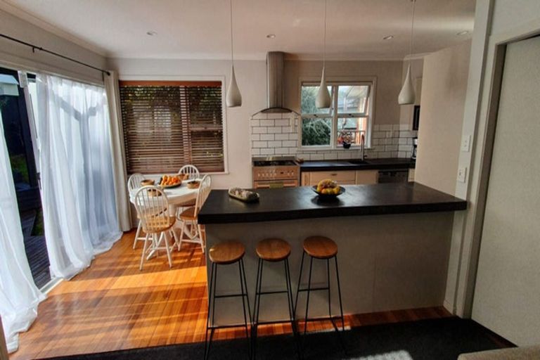 Photo of property in 2/34 Valley View Road, Glenfield, Auckland, 0629