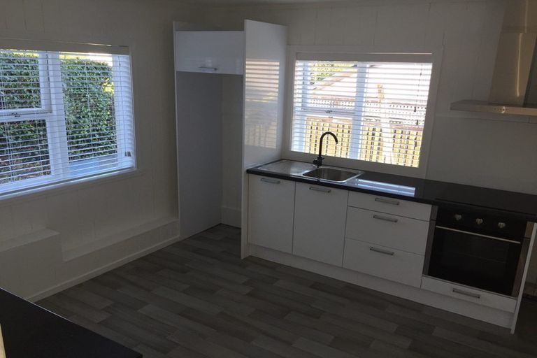 Photo of property in 1/682 East Coast Road, Pinehill, Auckland, 0630