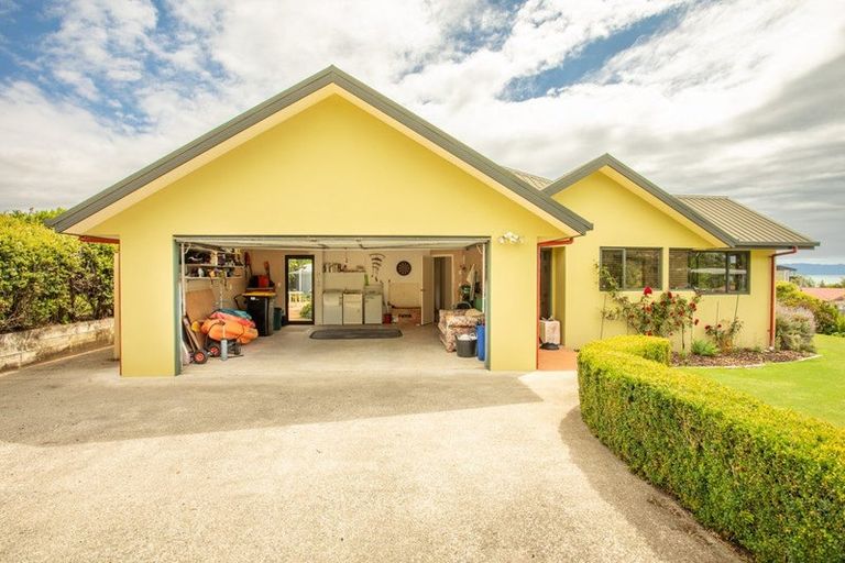 Photo of property in 28 Nyhane Drive, Ligar Bay, Takaka, 7183