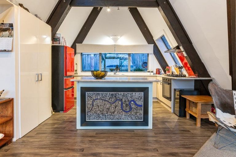 Photo of property in 112 Gloaming Hill, Titahi Bay, Porirua, 5022