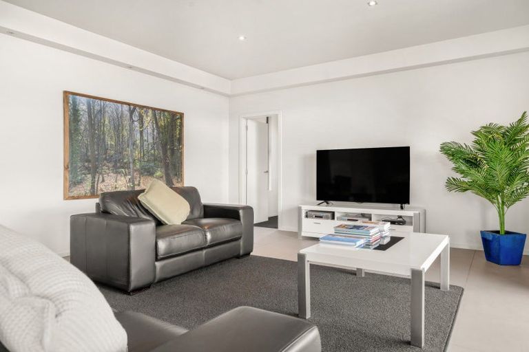 Photo of property in 5 Bovett Place, Wanaka, 9305