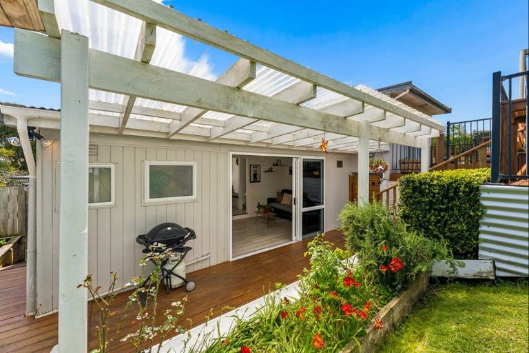 Photo of property in 52b Bay Street, Red Beach, 0932