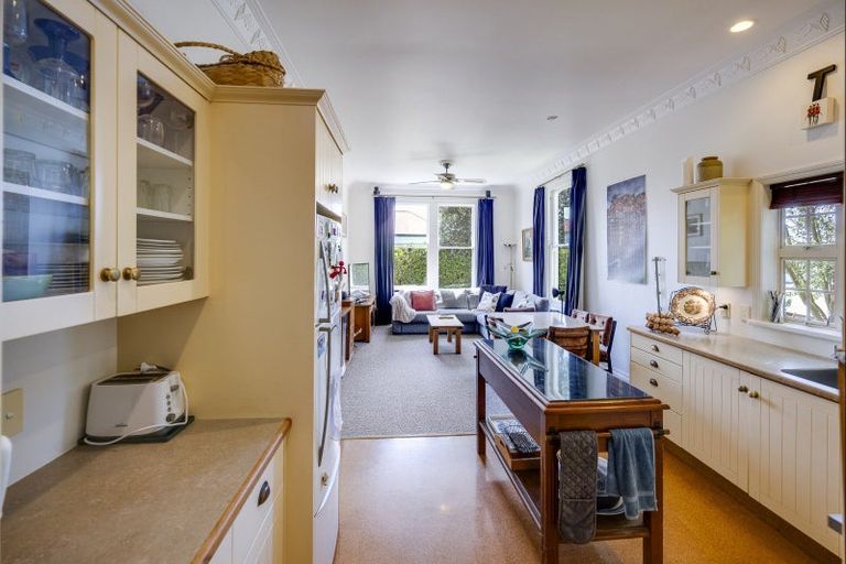 Photo of property in 36 Napier Terrace, Hospital Hill, Napier, 4110