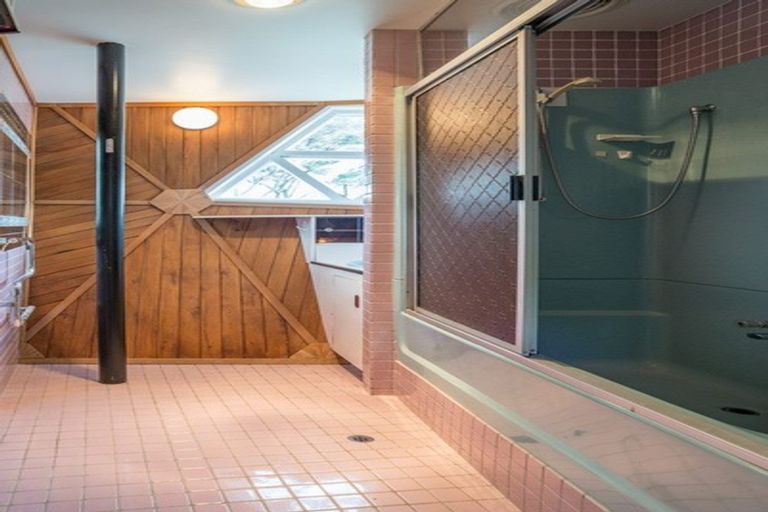 Photo of property in 49 Chatham Avenue, Paremoremo, Auckland, 0632