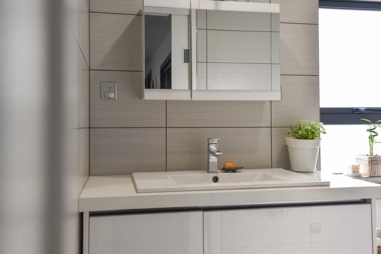 Photo of property in 2b Pah Road, Kawaha Point, Rotorua, 3010