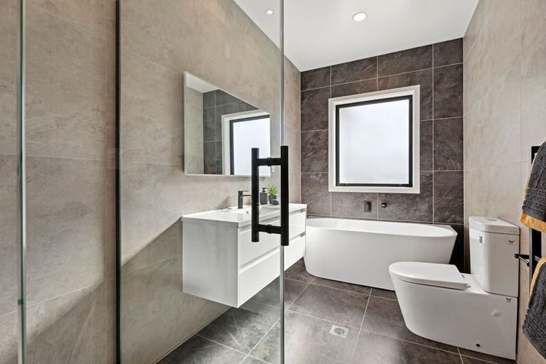 Photo of property in 11 Lewis Younie Road, Kumeu, 0810