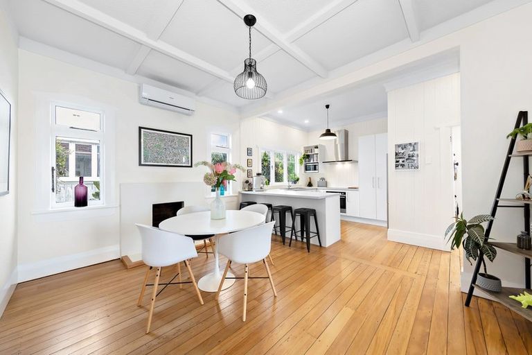 Photo of property in 6 Memorial Avenue, Mount Roskill, Auckland, 1041