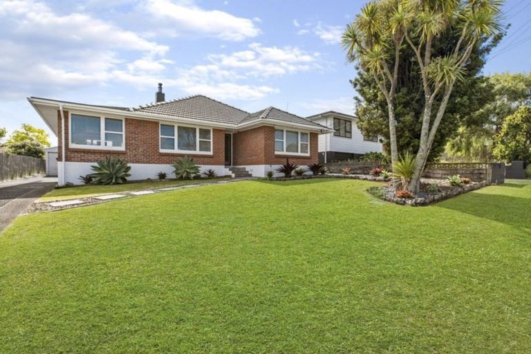 Photo of property in 2 Lynmore Drive, Hillpark, Auckland, 2102