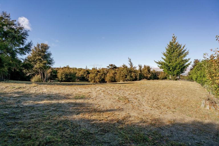 Photo of property in 16 Briar Bank Drive, Wanaka, 9305