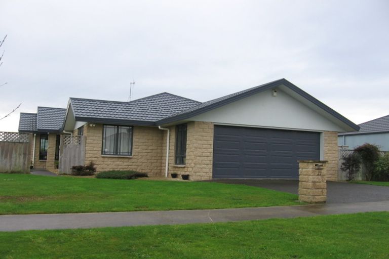 Photo of property in 27 Logan Way, Kelvin Grove, Palmerston North, 4414