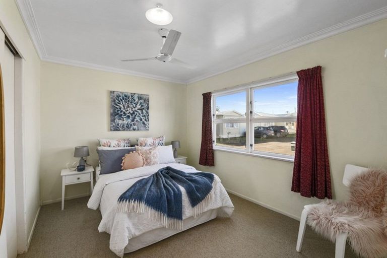 Photo of property in 5 Eton Place, Levin, 5510