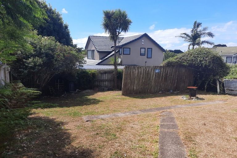 Photo of property in 1/31 Hanlon Crescent, Narrow Neck, Auckland, 0624
