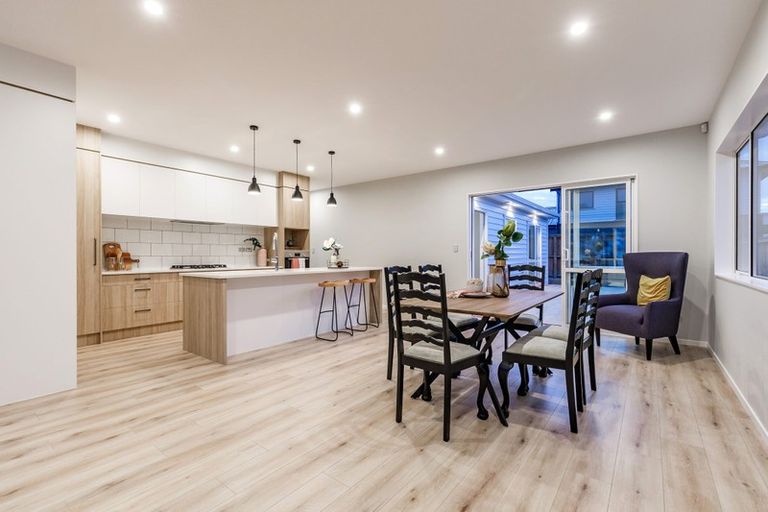 Photo of property in 10 Tarras Road, Kumeu, 0810