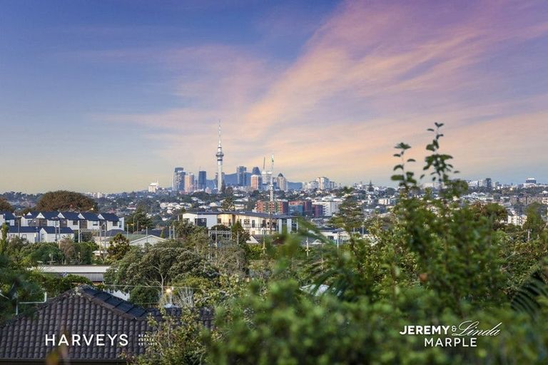 Photo of property in 1/28 Eastglen Road, Glen Eden, Auckland, 0602