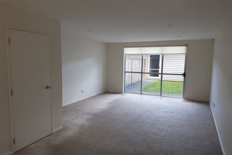 Photo of property in 6/1 Gracechurch Drive, Flat Bush, Auckland, 2016