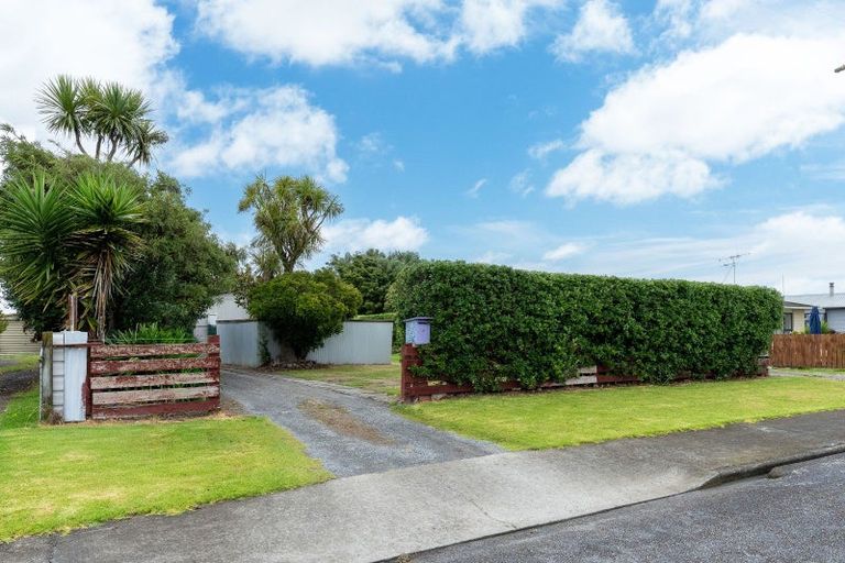 Photo of property in 33 Kiharoa Street, Otaki Beach, Otaki, 5512