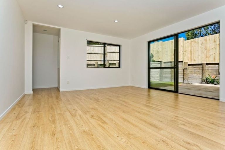 Photo of property in 62 Verran Road, Birkdale, Auckland, 0626