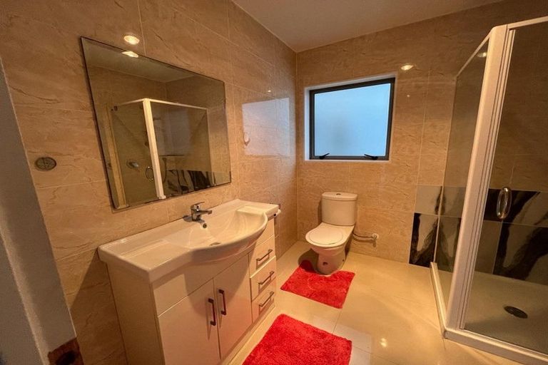 Photo of property in 298 Birdwood Road, Massey, Auckland, 0614