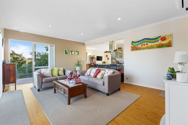 Photo of property in 127 Whangaparaoa Road, Red Beach, 0932