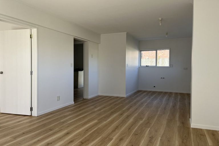 Photo of property in 68 Royal Road, Massey, Auckland, 0614