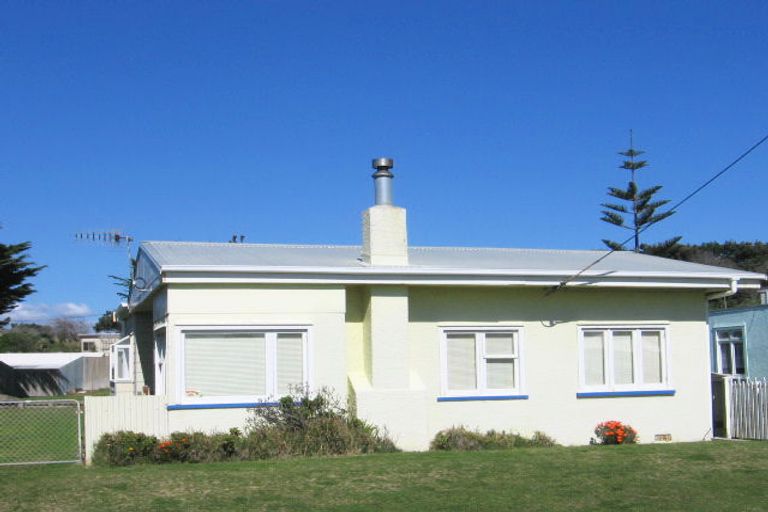 Photo of property in 14 Chrystal Street, Foxton Beach, Foxton, 4815