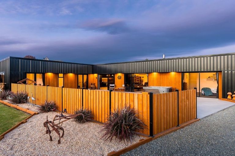 Photo of property in 8 Eric Batchelor Place, Waimate, 7924