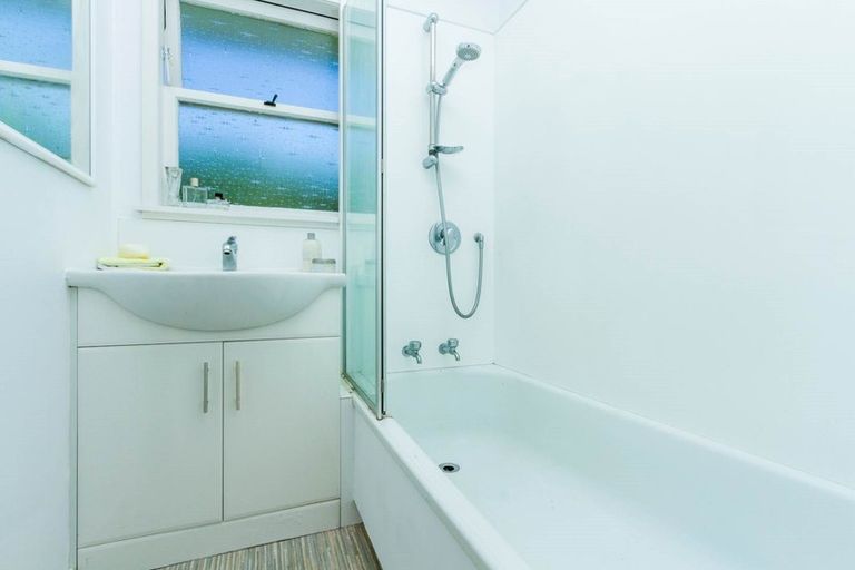 Photo of property in 2/765 Beach Road, Browns Bay, Auckland, 0630