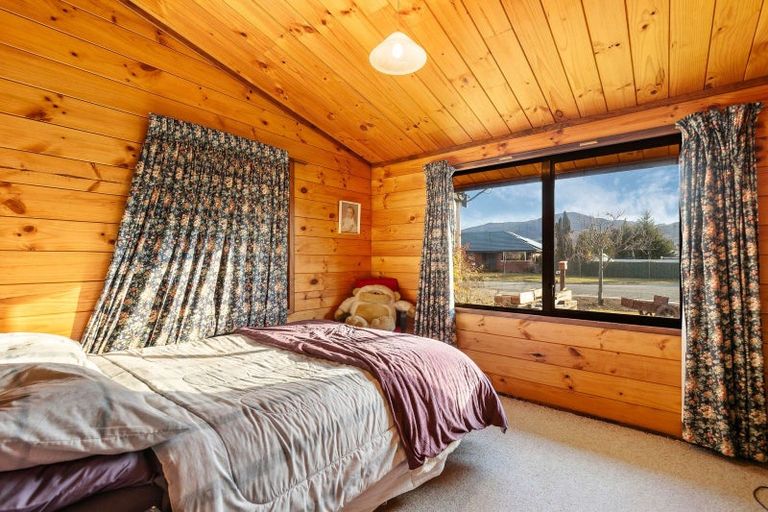 Photo of property in 2 Bruce Street, Cromwell, 9310