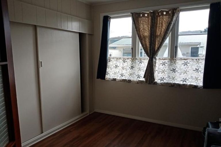 Photo of property in 11 Savage Crescent, Upper Hutt Central, Upper Hutt, 5018