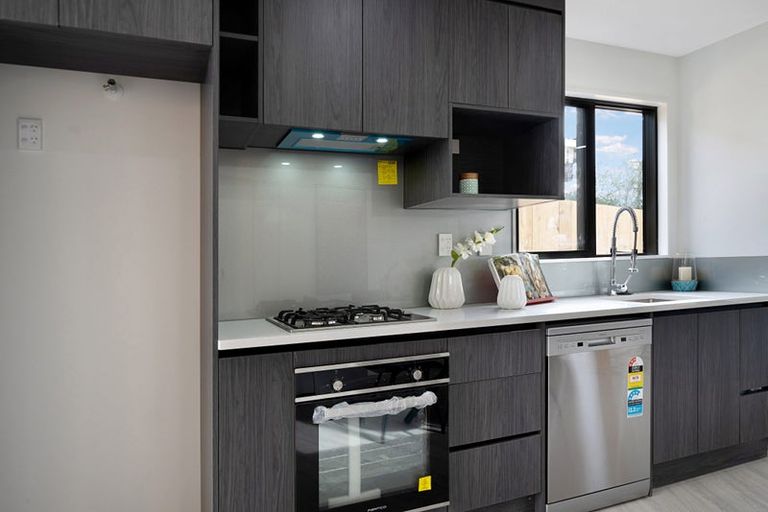 Photo of property in 1/13 Sarona Avenue, Glen Eden, Auckland, 0602