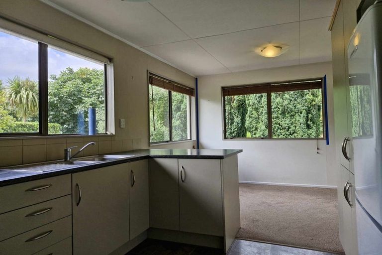 Photo of property in 1 Ambury Place, Merrilands, New Plymouth, 4312