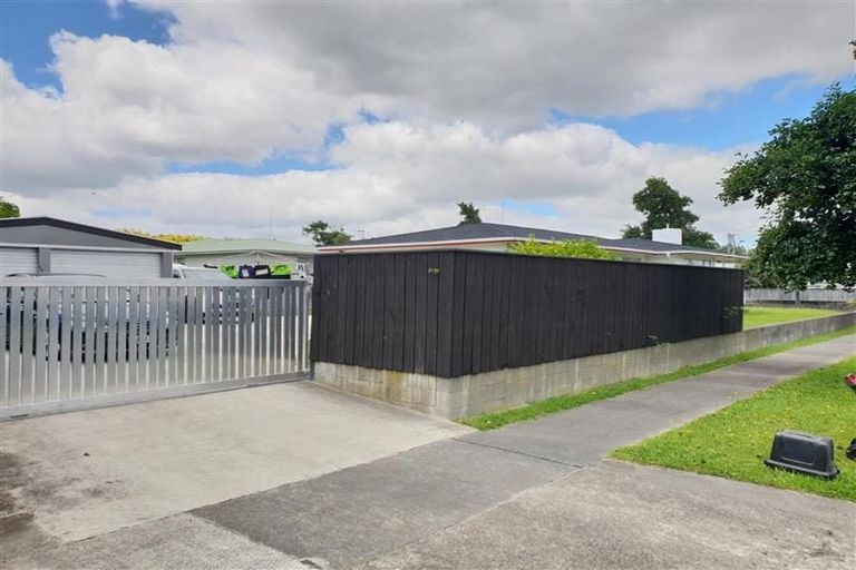 Photo of property in 24 Motuoapa Place, Kelvin Grove, Palmerston North, 4414