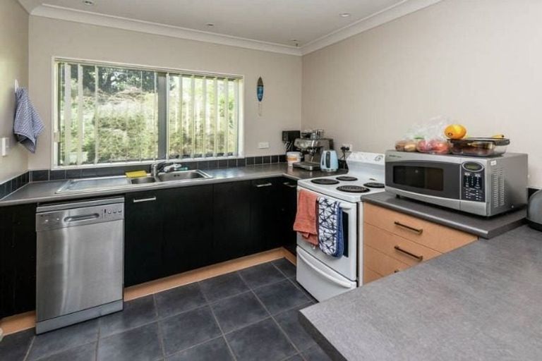 Photo of property in 57 Kaipara Road, Papakura, 2582