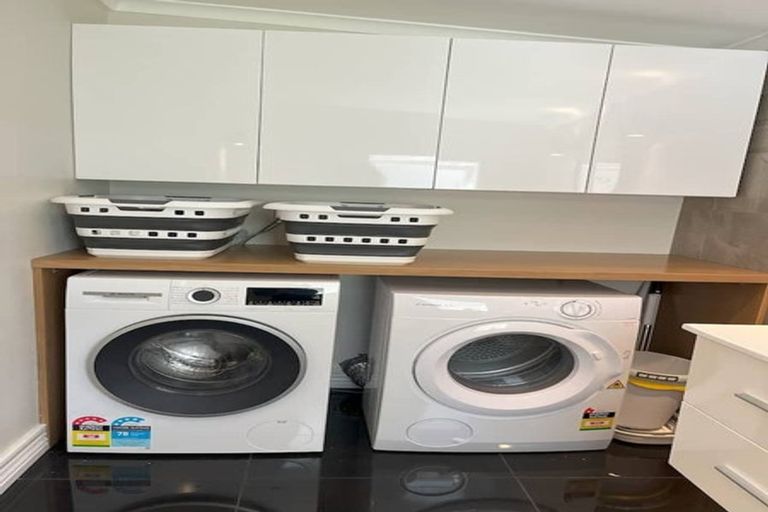 Photo of property in 2/2 Kiteroa Terrace, Rothesay Bay, Auckland, 0630